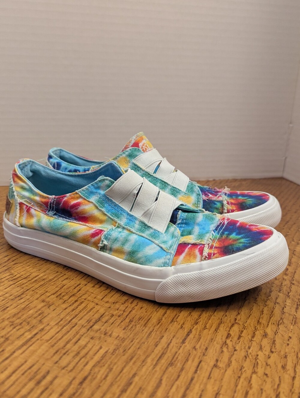 Blowfish Malibu Womens Play Colorful Sneaker, Rainbow Tie Dye, Size 7.5